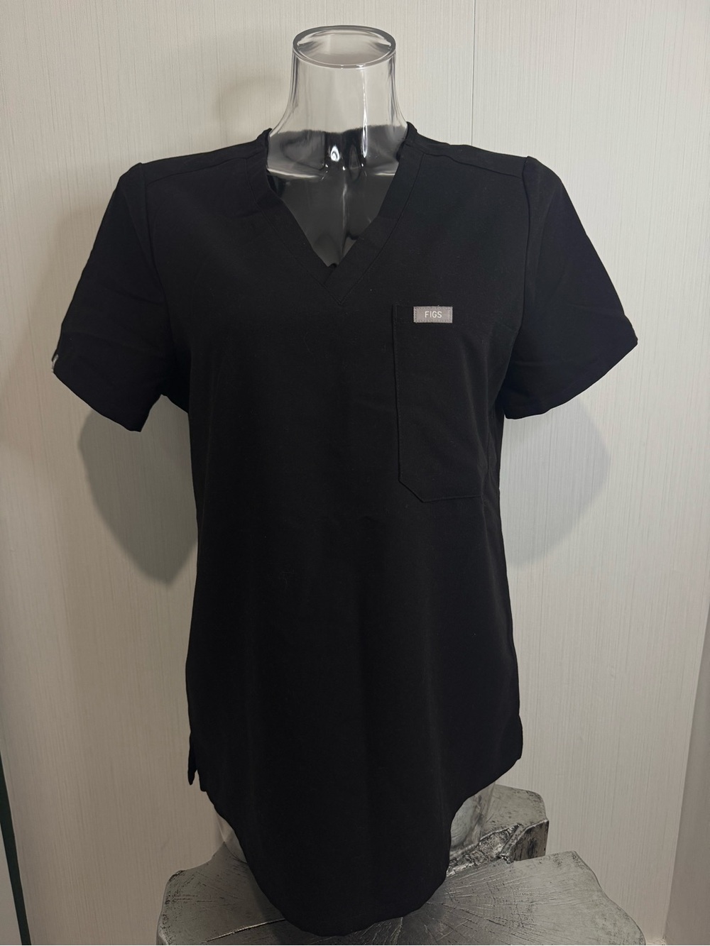 FIGS CATARINA SCRUB TOP! Medium. Black. No flaws noted.